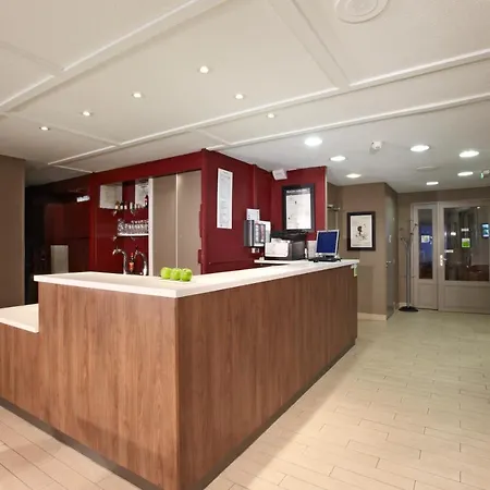 Hotel Campanile Grenoble Nord - 3*